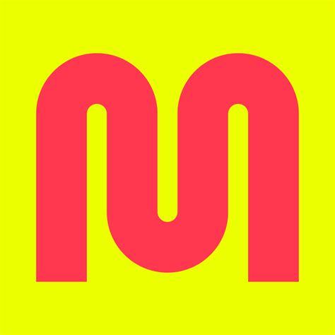 De letter 'm' groot en in het rood tegen een neon-gele achtergrond